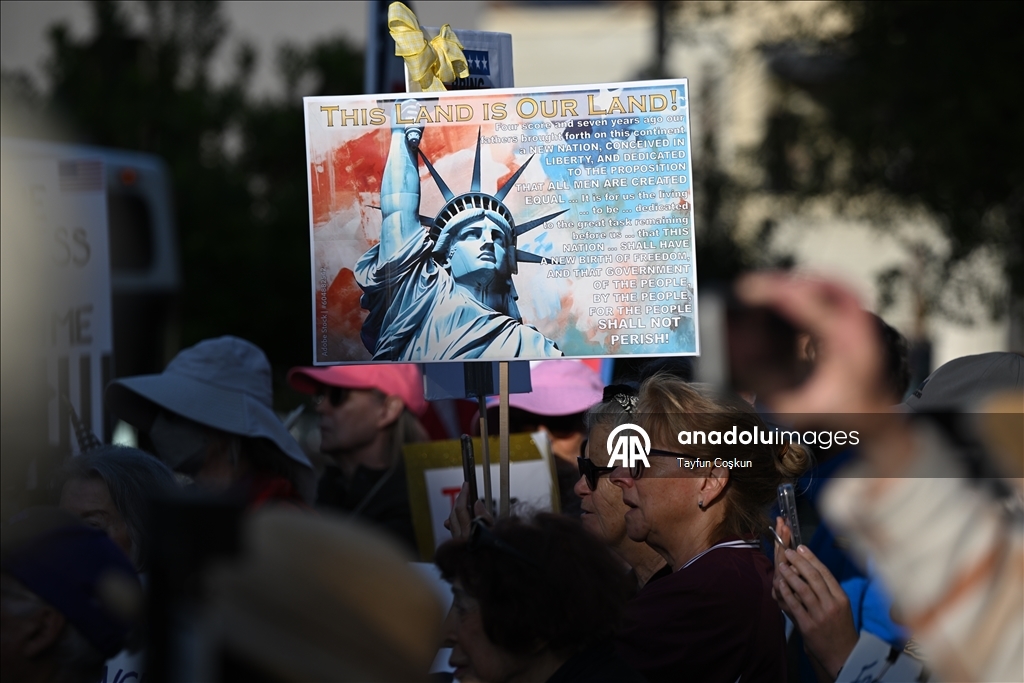 California’da Trump ve Musk protesto edildi