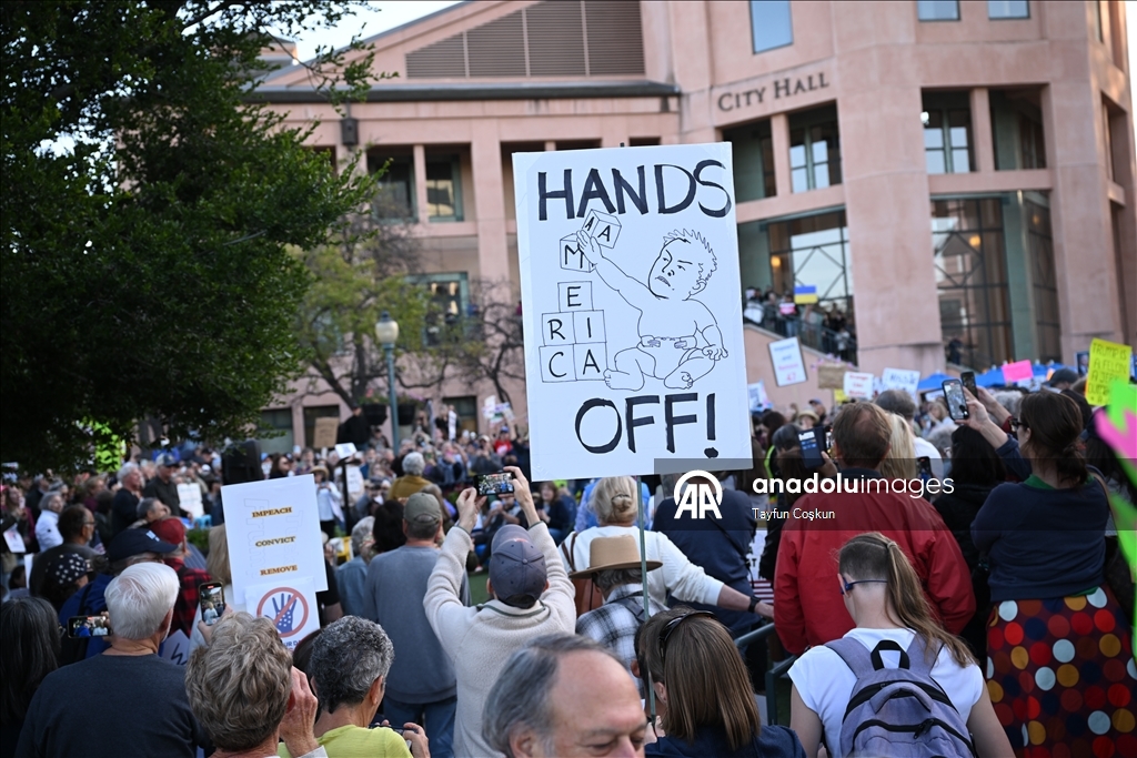 California’da Trump ve Musk protesto edildi