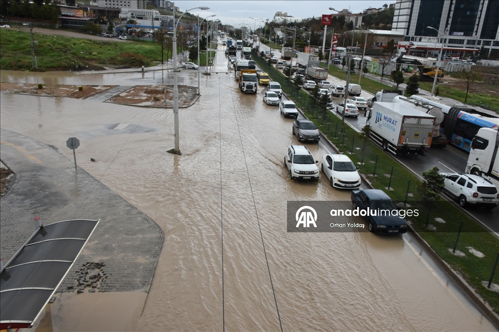 Malatya'da sağanak ve dolu etkili oldu