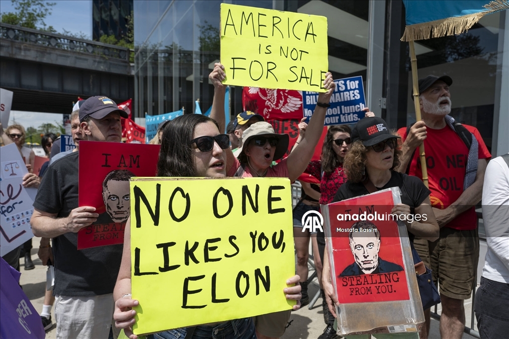 New York’ta Elon Musk ve Tesla karşıtı gösteri düzenlendi