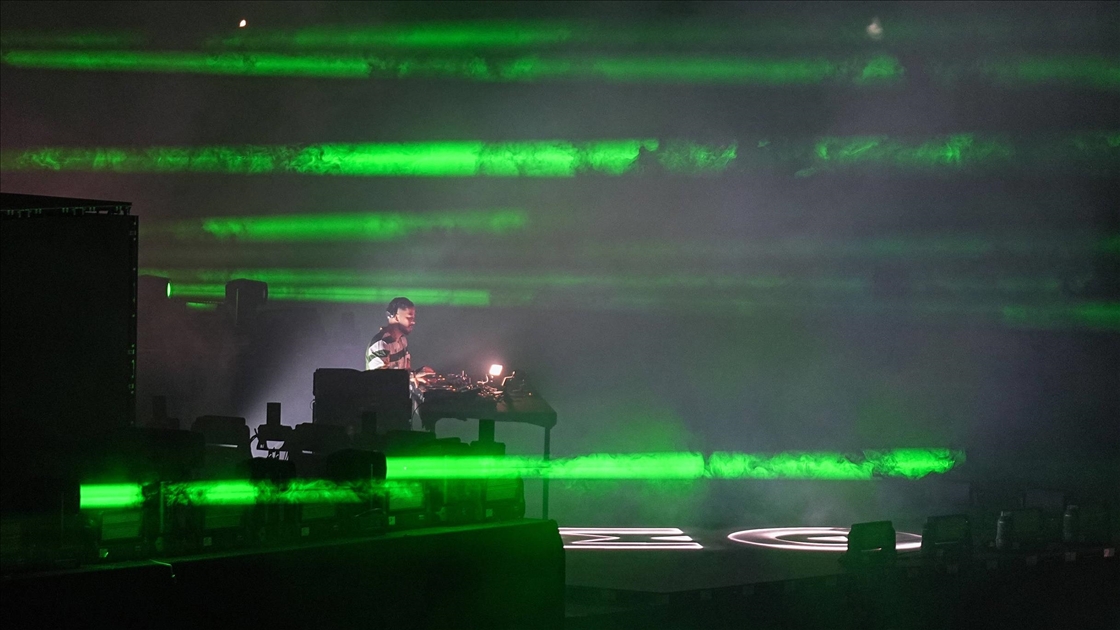 DJ Mahmut Orhan, Bursaspor yararına binlerce kişiye konser verdi