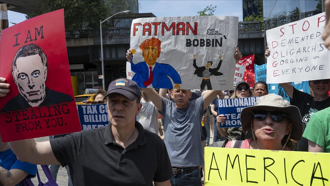 New York’ta Elon Musk ve Tesla karşıtı gösteri düzenlendi