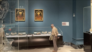 Fatih Sultan Mehmet'i tasvir eden portre ve madalyonlar Londra'da sergileniyor