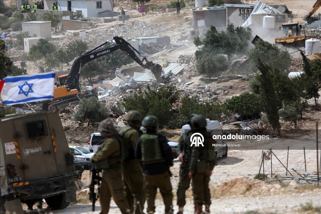 İsrail, Batı Şeria'da Filistinlilere ait çok sayıda yapıyı yıktı