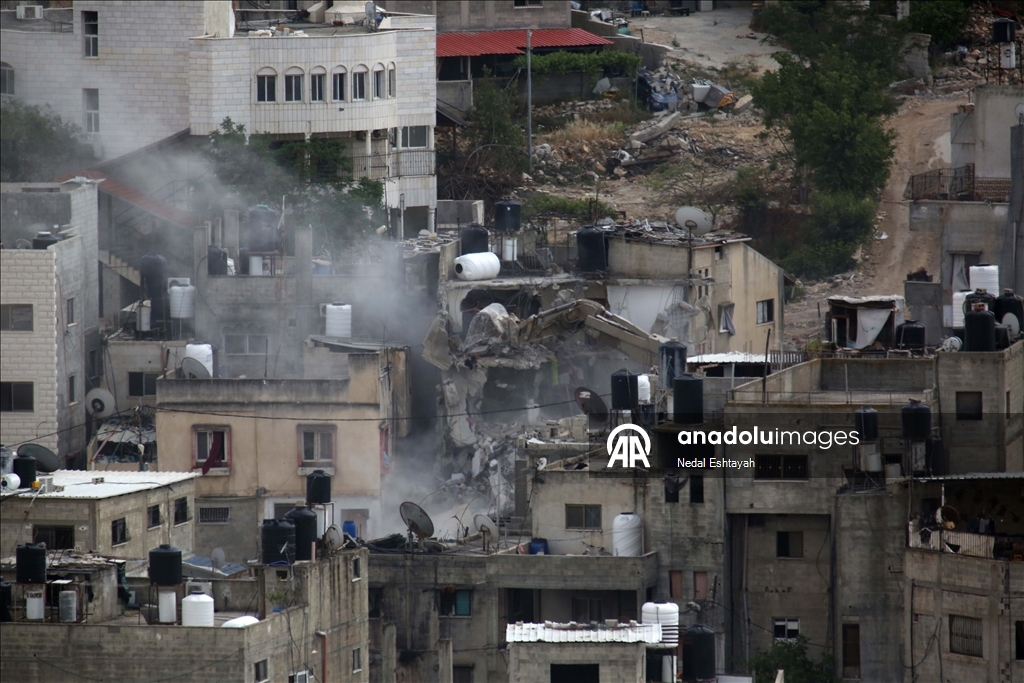 İsrail ordusu, Batı Şeria'nın kuzeyindeki Nur Şems Mülteci Kampı'nda Filistinlilere ait evleri yıkıyor