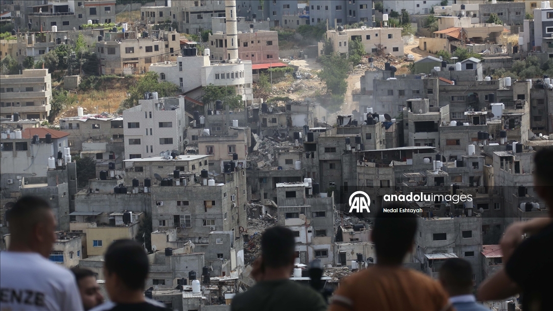 İsrail ordusu, Batı Şeria'nın kuzeyindeki Nur Şems Mülteci Kampı'nda Filistinlilere ait evleri yıkıyor