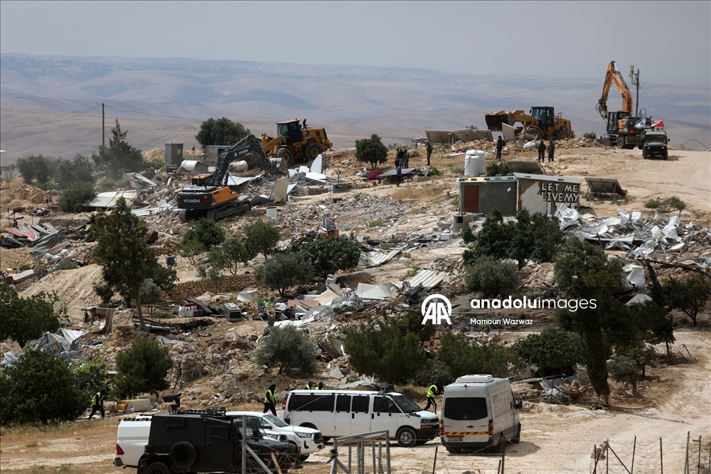 İsrail, Batı Şeria'da Filistinlilere ait çok sayıda yapıyı yıktı