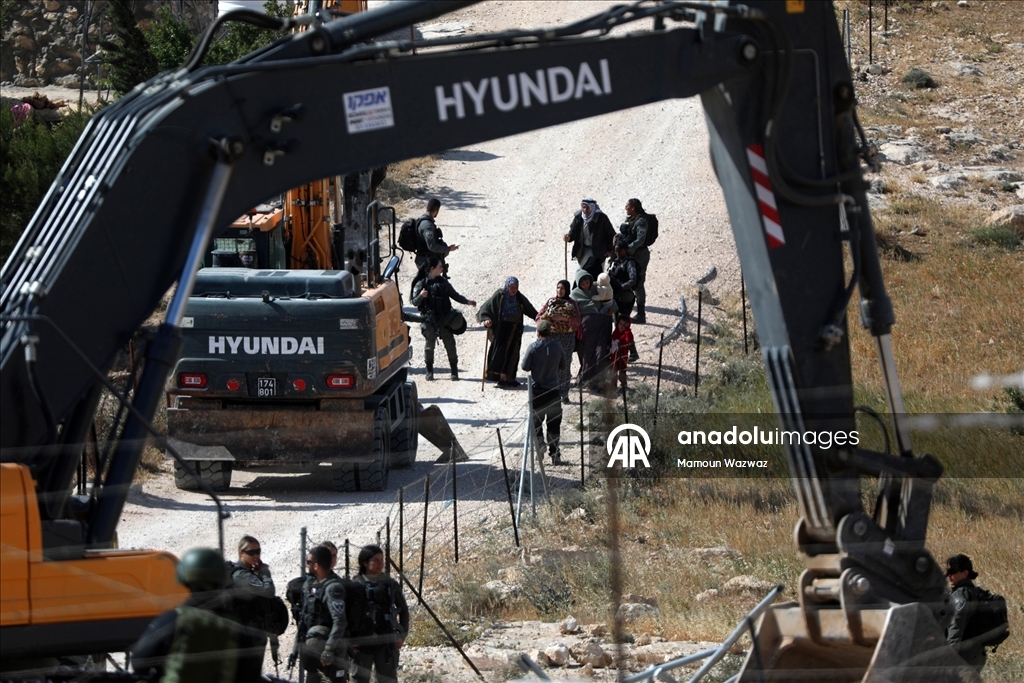 İsrail, Batı Şeria'da Filistinlilere ait çok sayıda yapıyı yıktı