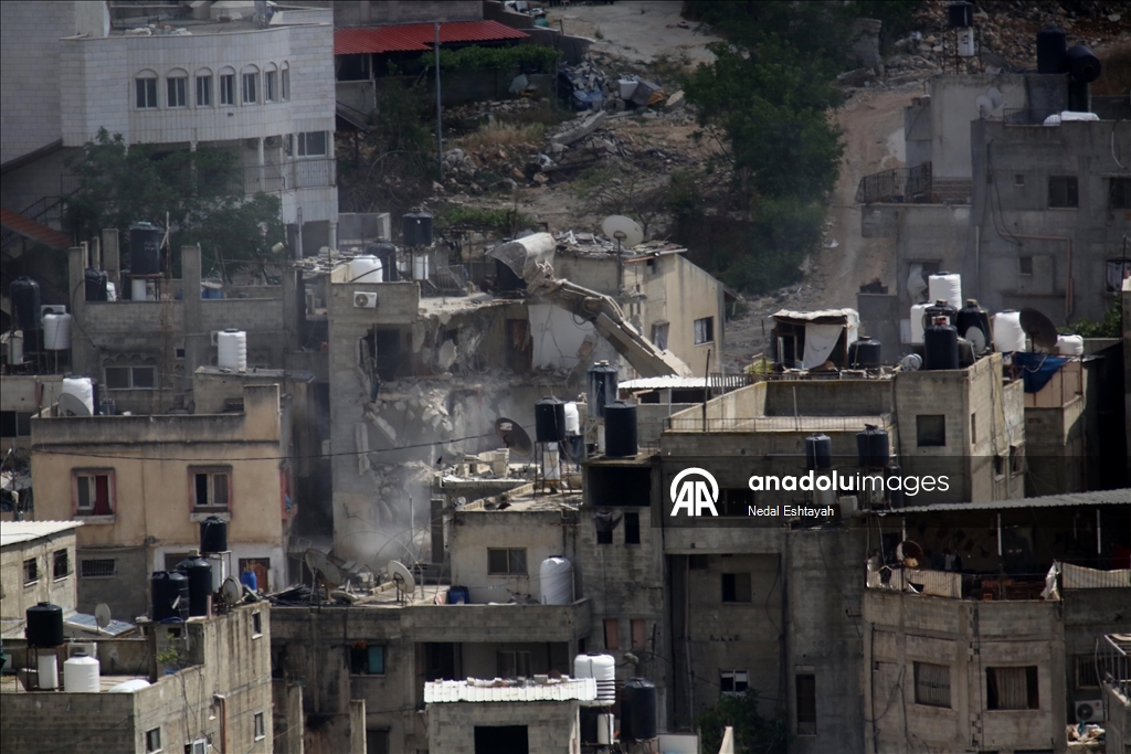 İsrail ordusu, Batı Şeria'nın kuzeyindeki Nur Şems Mülteci Kampı'nda Filistinlilere ait evleri yıkıyor