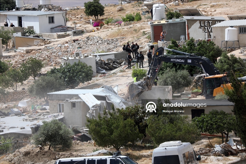 İsrail, Batı Şeria'da Filistinlilere ait çok sayıda yapıyı yıktı