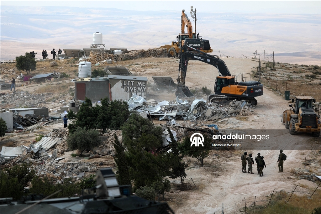İsrail, Batı Şeria'da Filistinlilere ait çok sayıda yapıyı yıktı