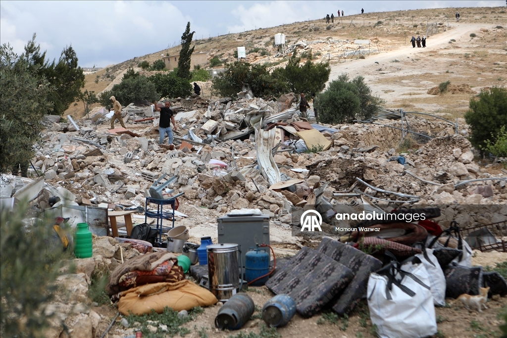 İsrail, Batı Şeria'da Filistinlilere ait çok sayıda yapıyı yıktı