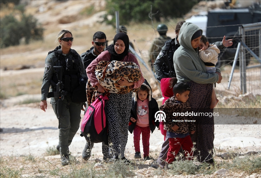 İsrail, Batı Şeria'da Filistinlilere ait çok sayıda yapıyı yıktı