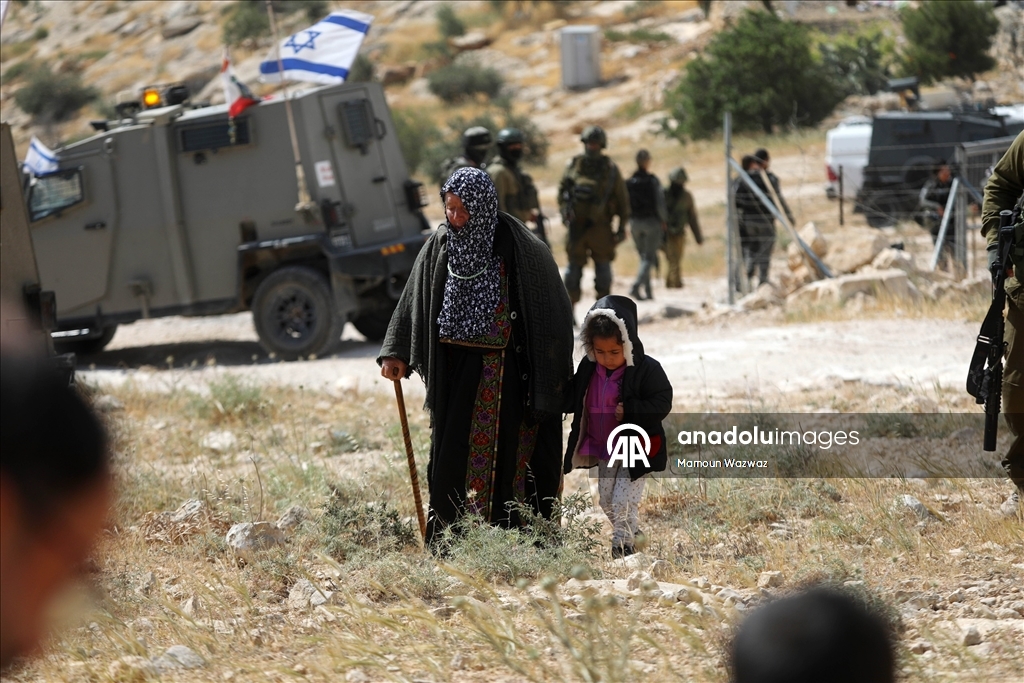 İsrail, Batı Şeria'da Filistinlilere ait çok sayıda yapıyı yıktı