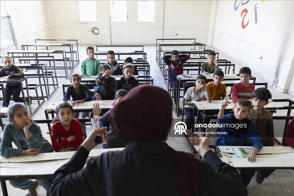 Класс посреди руин