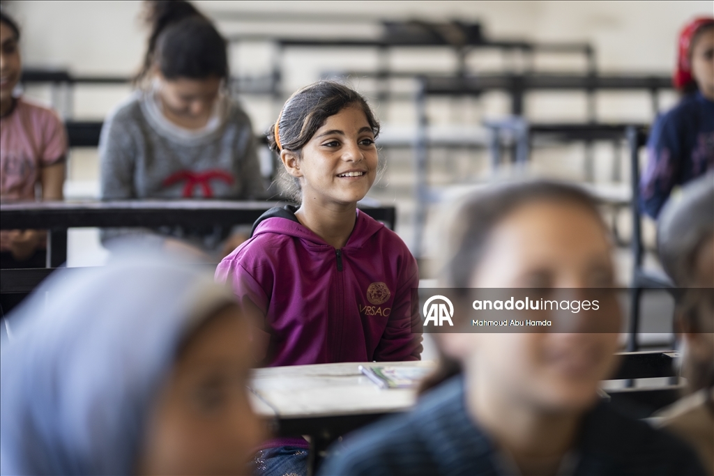 Класс посреди руин