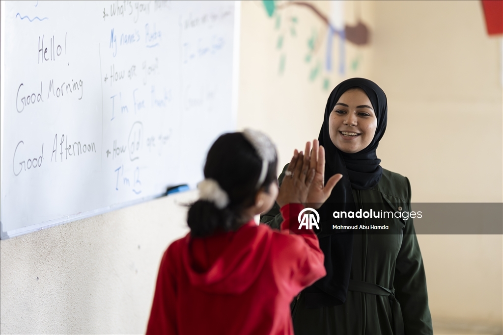 Класс посреди руин