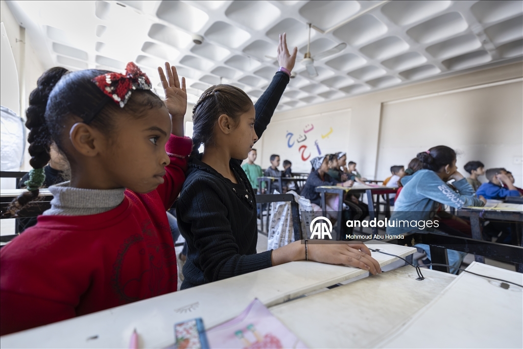 Класс посреди руин