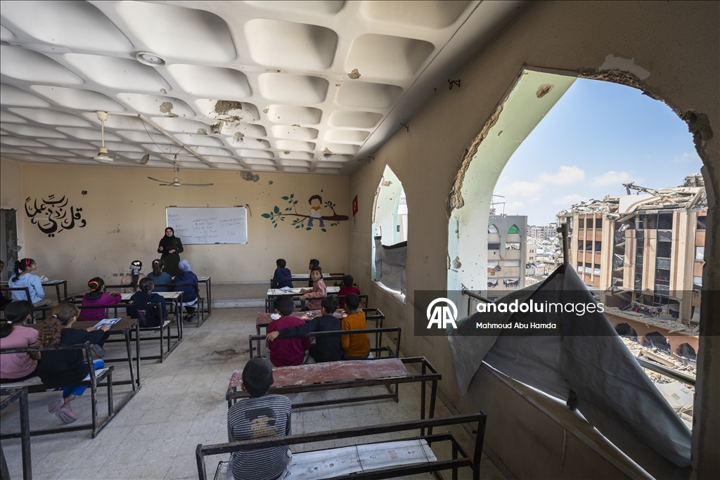 Класс посреди руин