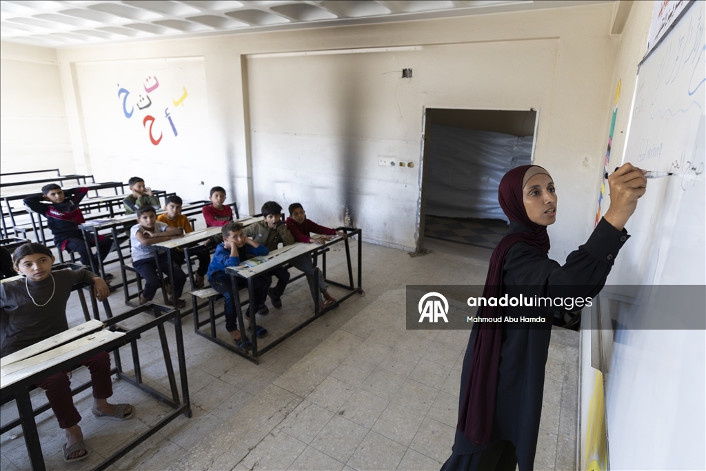 Класс посреди руин