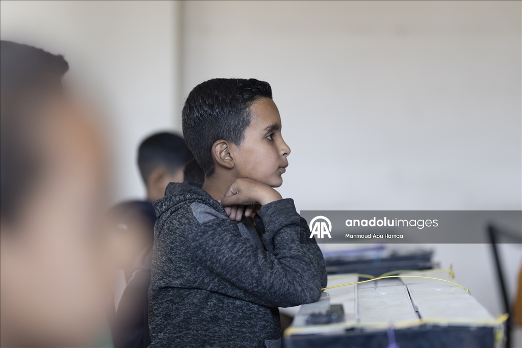 Класс посреди руин