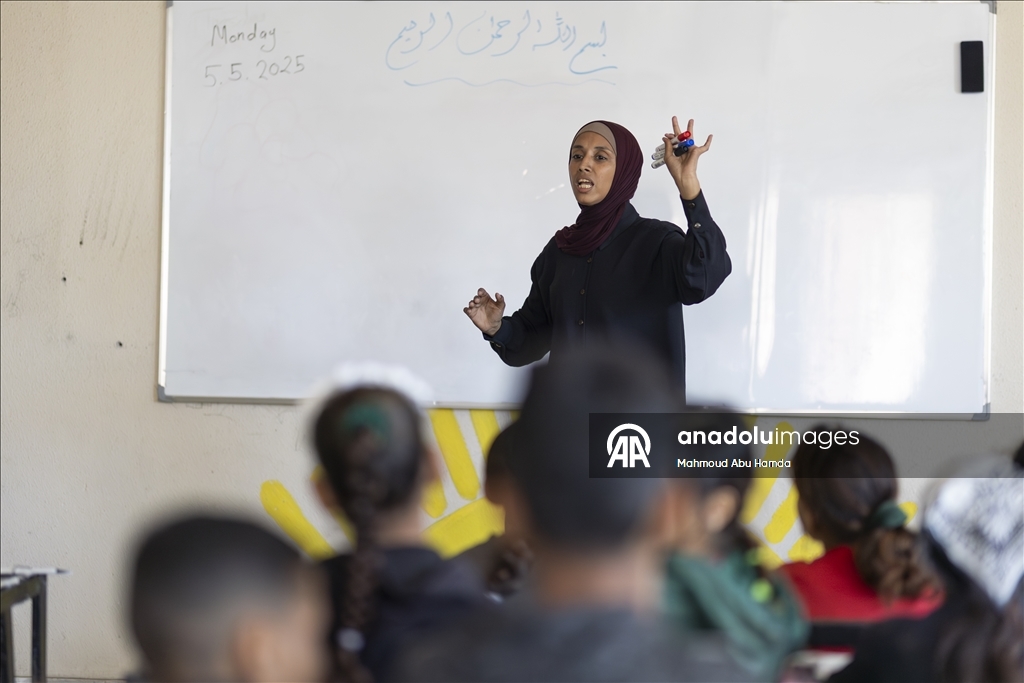 Класс посреди руин