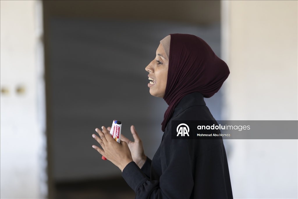 Класс посреди руин