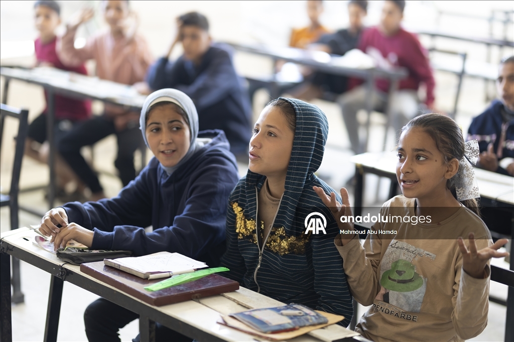 Класс посреди руин