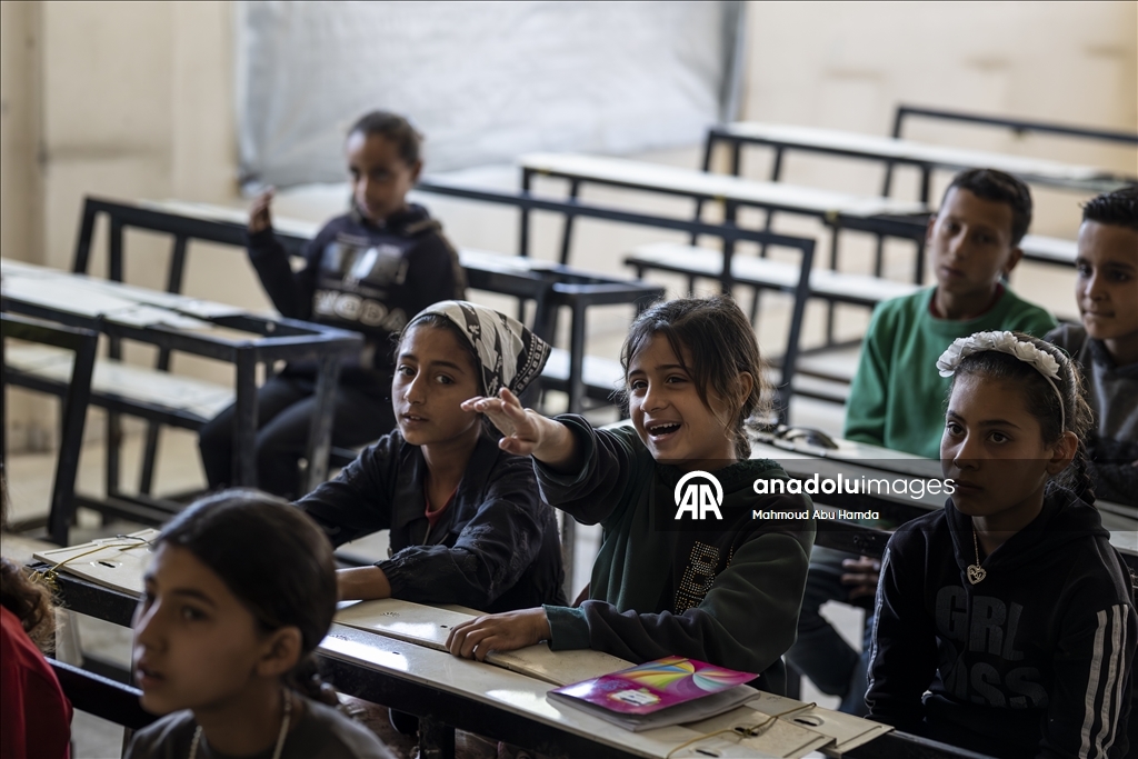 Класс посреди руин