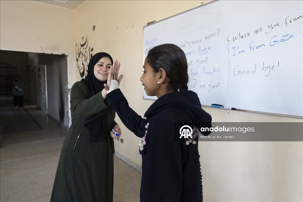 Класс посреди руин