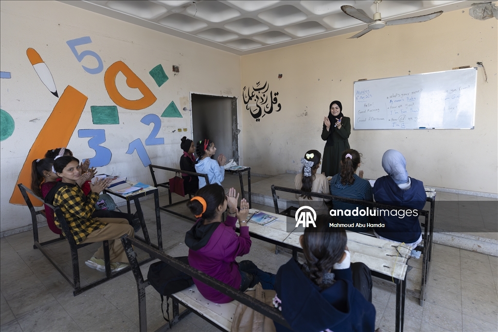 Класс посреди руин