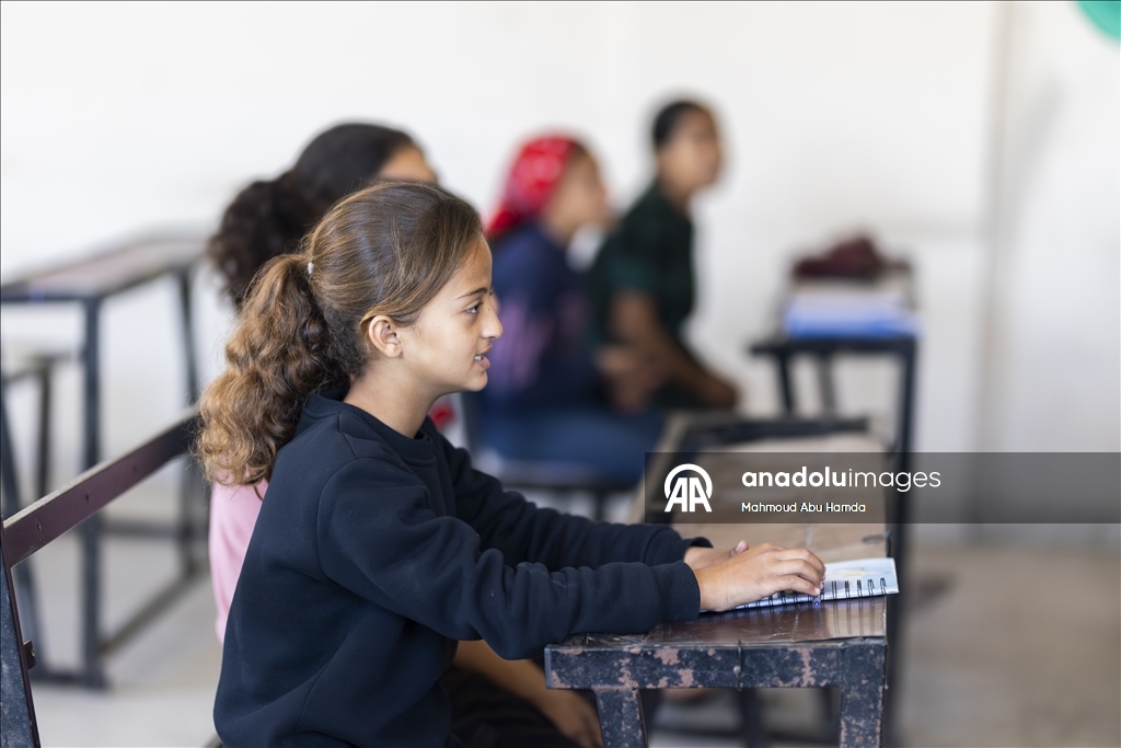 Класс посреди руин