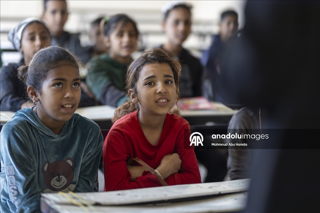 Класс посреди руин