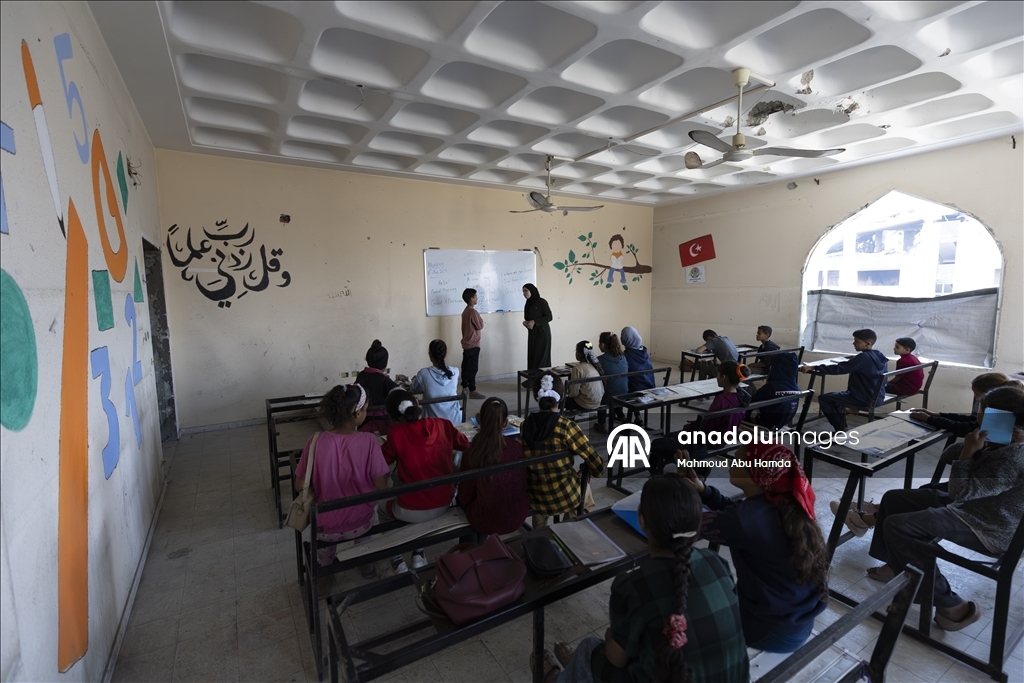 Класс посреди руин