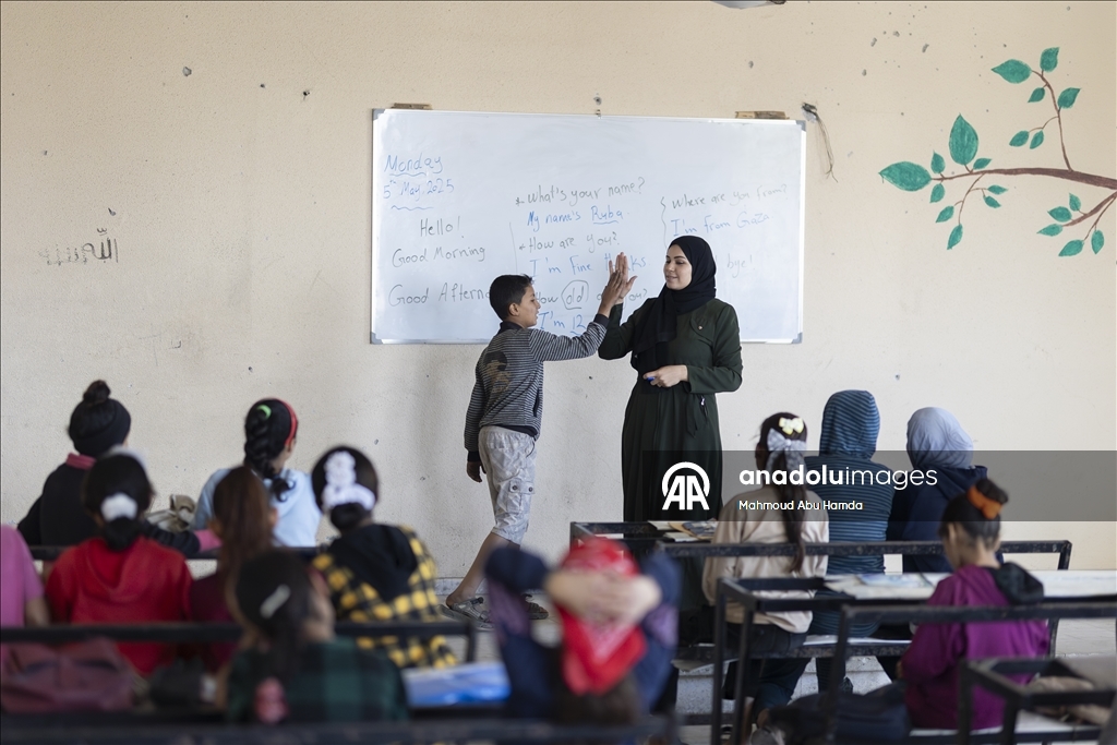 Класс посреди руин