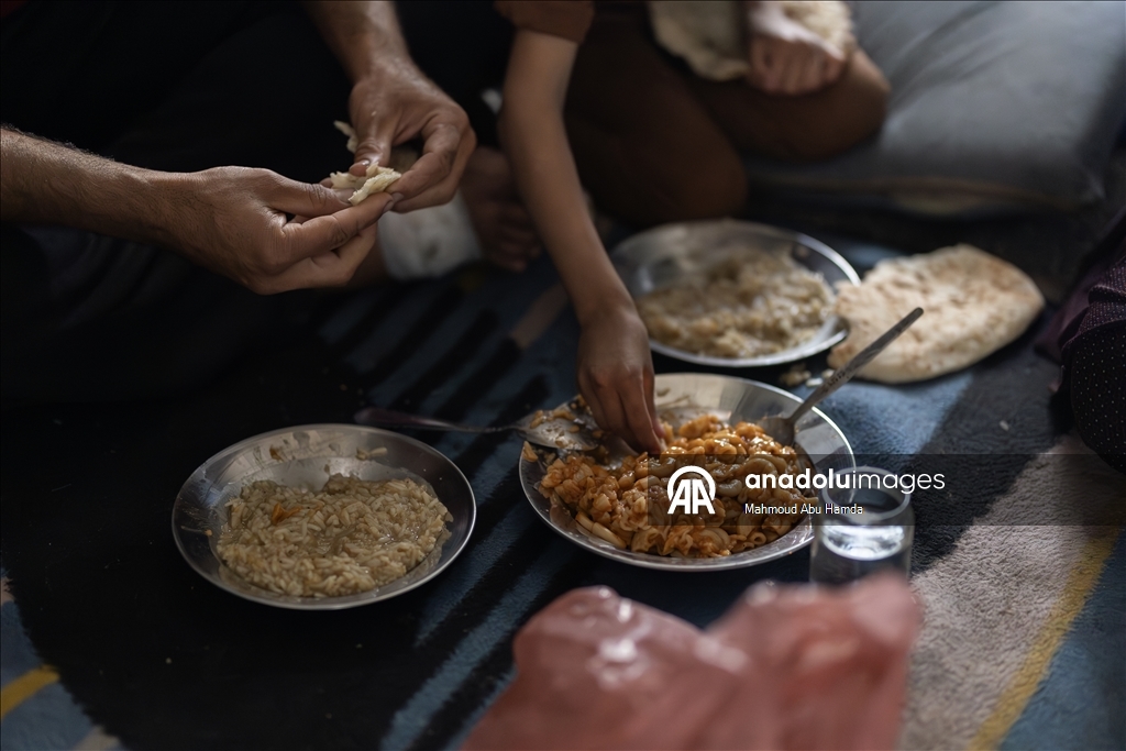 Gazzeli Aziz ailesi, zor koşullar altında yaşam mücadelesi veriyor