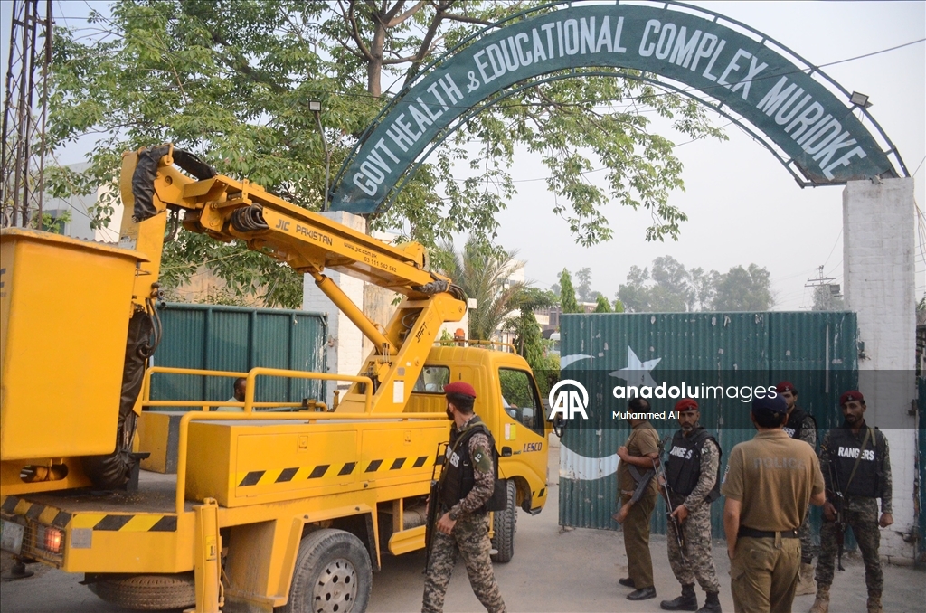 Pakistanlı askerler Lahor kentinde güvenlik önlemleri aldı