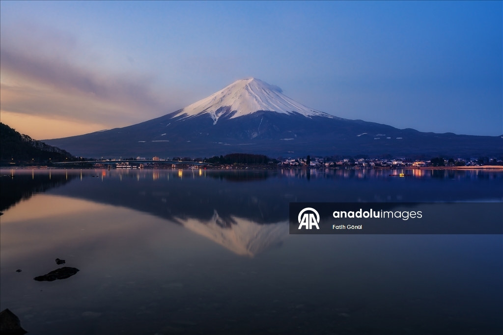 Japonya'nın doğal güzelliklere sahip Fuji Dağı ve Yamanakako Gölü