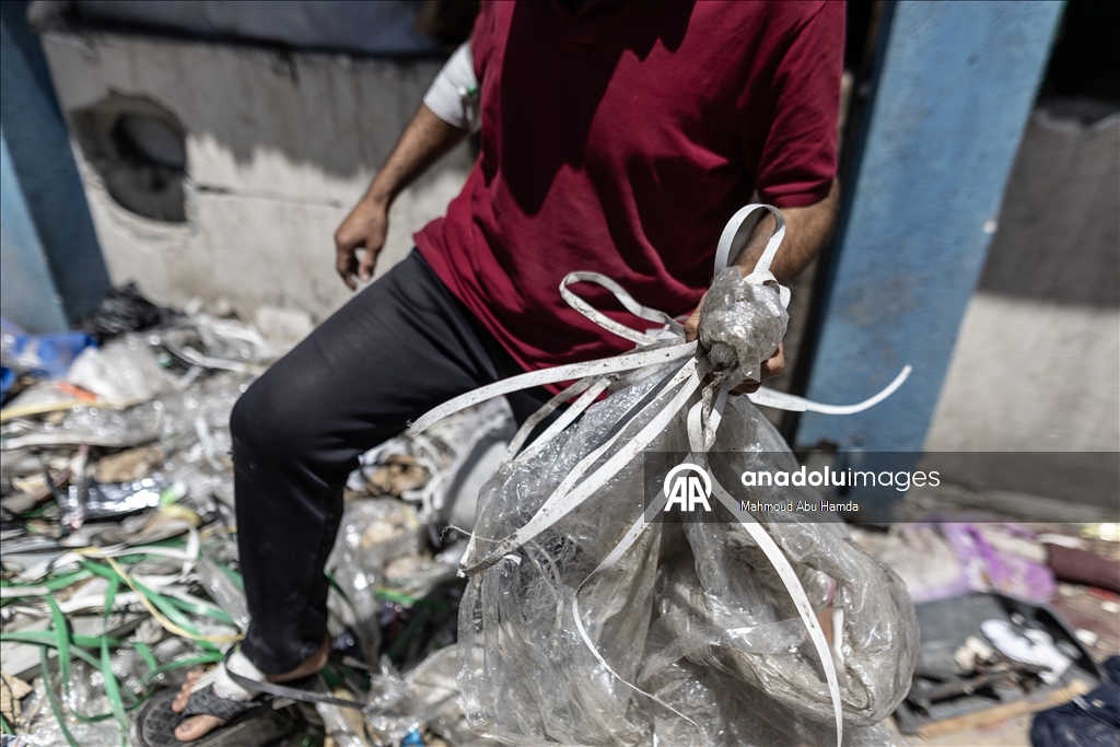 Gazzeli Aziz ailesi, zor koşullar altında yaşam mücadelesi veriyor