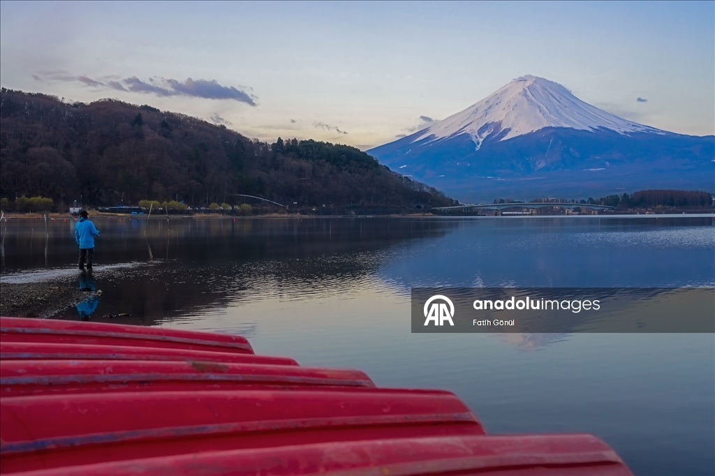 Japonya'nın doğal güzelliklere sahip Fuji Dağı ve Yamanakako Gölü