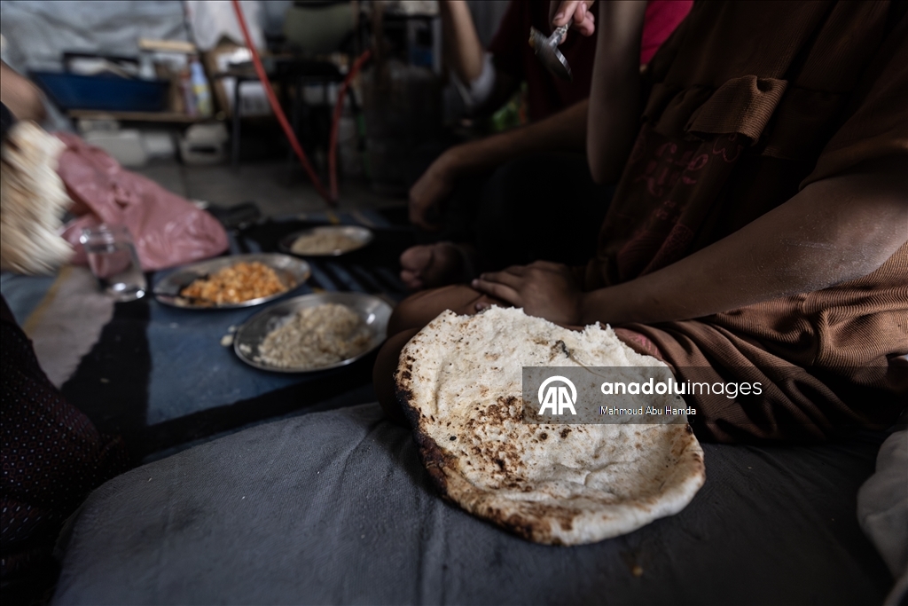 Gazzeli Aziz ailesi, zor koşullar altında yaşam mücadelesi veriyor