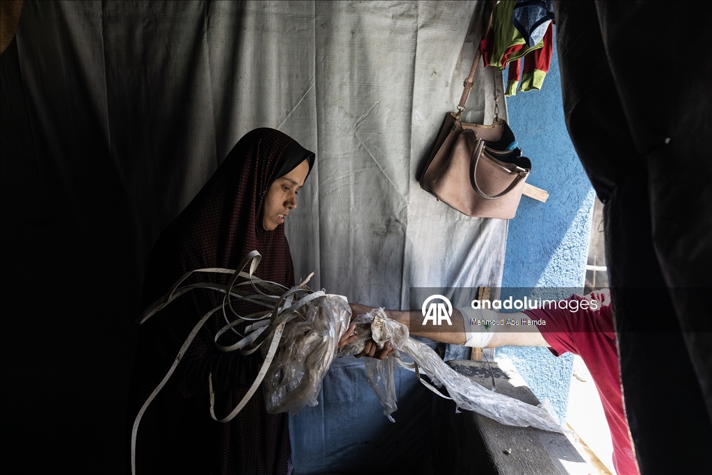 Gazzeli Aziz ailesi, zor koşullar altında yaşam mücadelesi veriyor