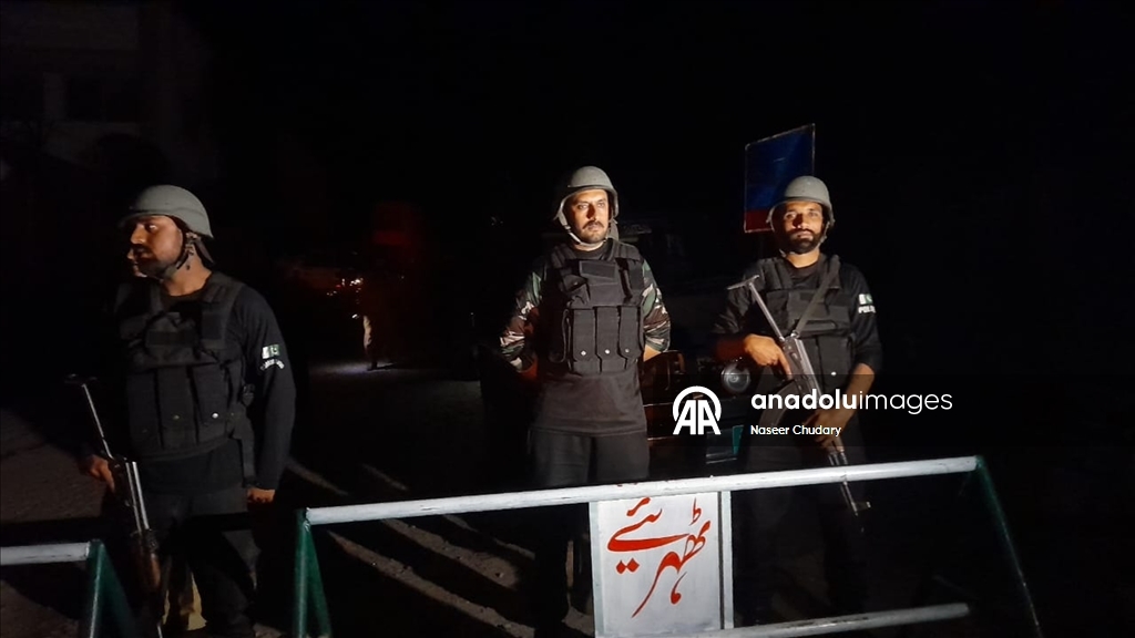 Hindistan ordusu, Pakistan ve ona bağlı Azad Keşmir'de askeri operasyon başlattı