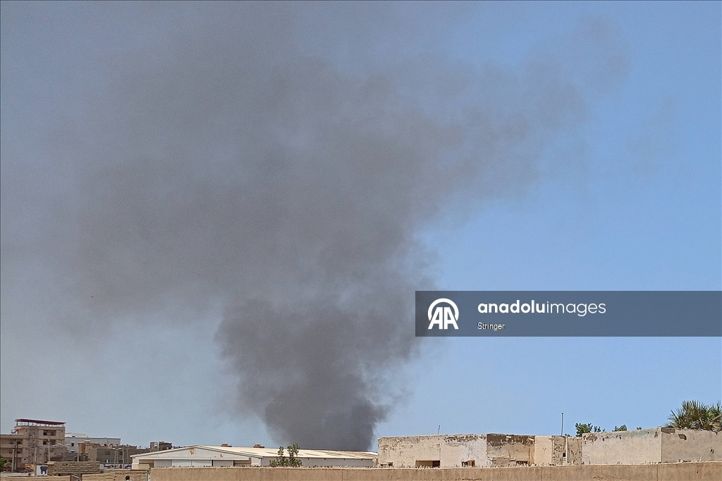 Sudan'ın Port Sudan kentindeki liman yangın devam ediyor