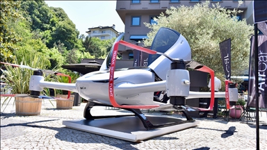 AirCar iki kişilik uçan arabayla ilk insanlı uçuş testini başarıyla gerçekleştirdi