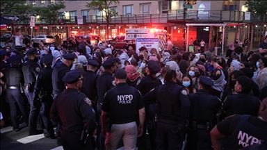 New York polisi Columbia kütüphanesi protestosunun ardından Filistin destekçisi göstericileri gözaltına aldı