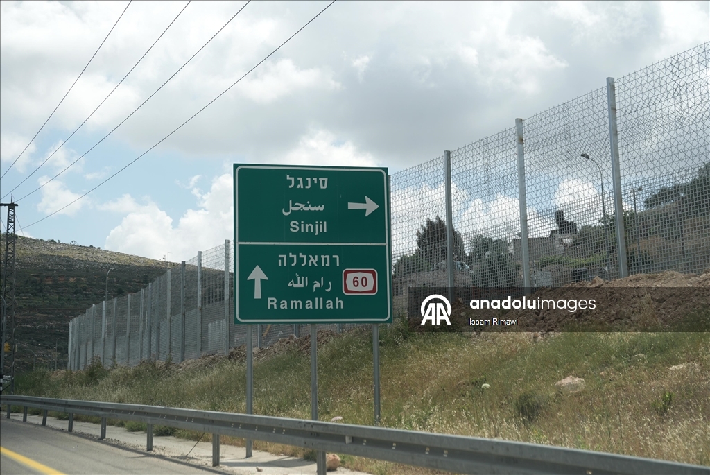 الضفة.. جدار إسرائيلي يحوّل بلدة سنجل الفلسطينية إلى سجن