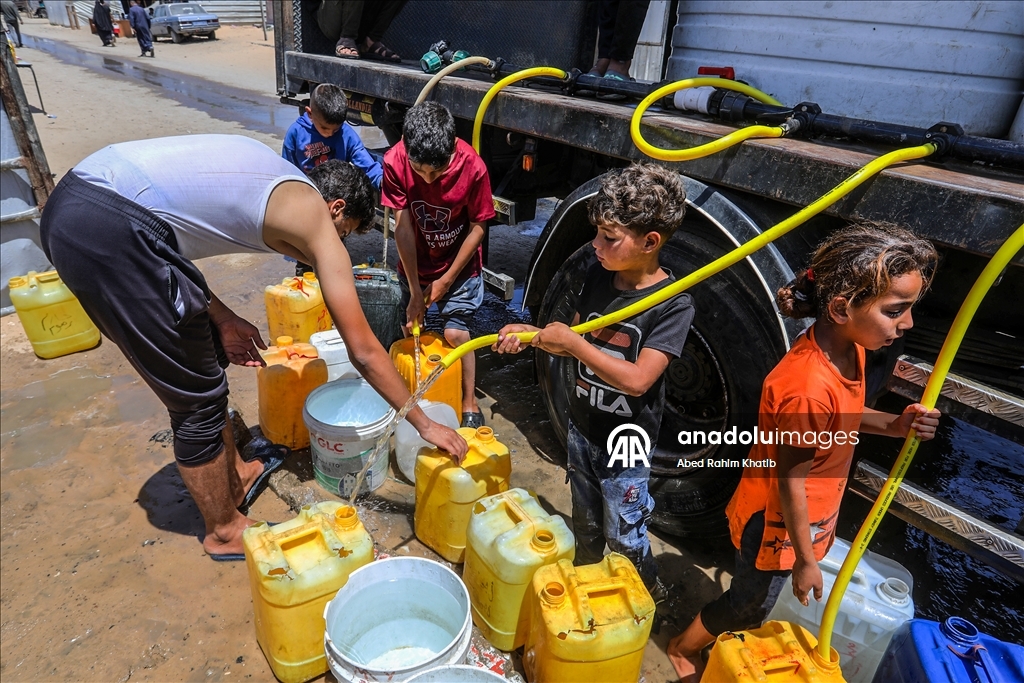 İsrail saldırıları altındaki Gazze'de su krizi devam ediyor