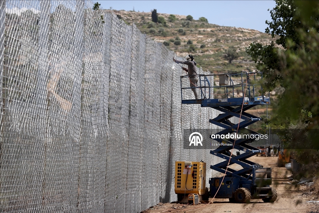 الضفة.. جدار إسرائيلي يحوّل بلدة سنجل الفلسطينية إلى سجن