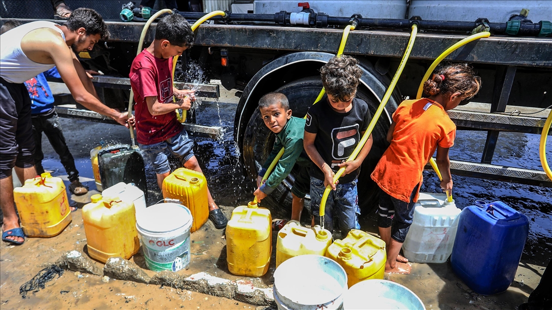 İsrail saldırıları altındaki Gazze'de su krizi devam ediyor